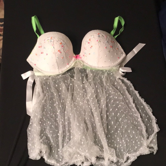 NEW VS nightie - Picture 1 of 5